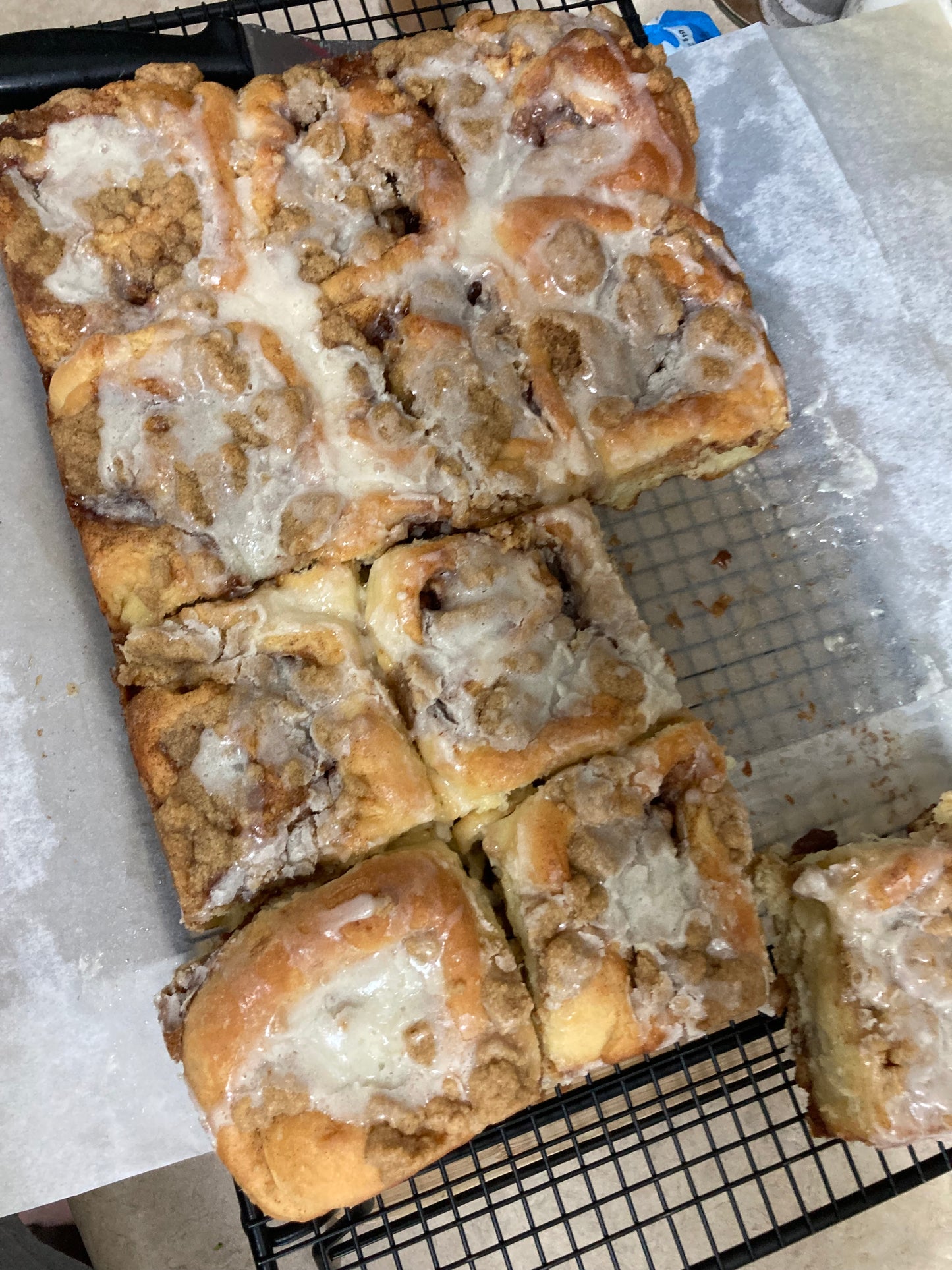 Apple Crumb Cinnamon Rolls (Box of 6)