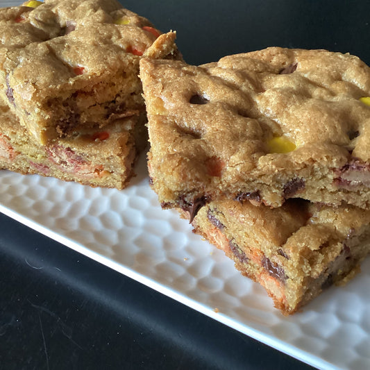 1 Reese's pieces cookie bar